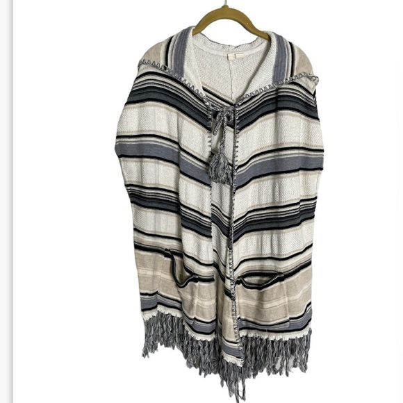 Anthropologie Moth Calexico Fringe Hooded Poncho Size XS/S - Picture 1 of 7
